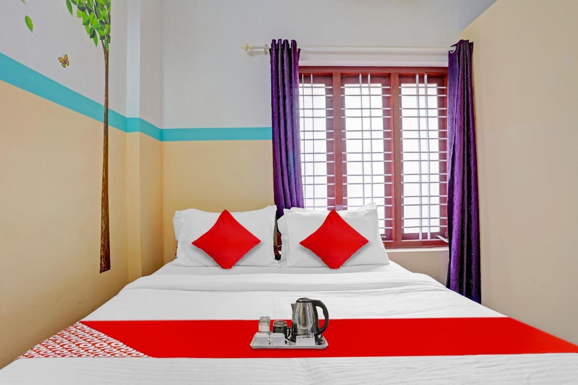 Spot On The New View Regency Hotel Thiruvananthapuram Kültér fotó