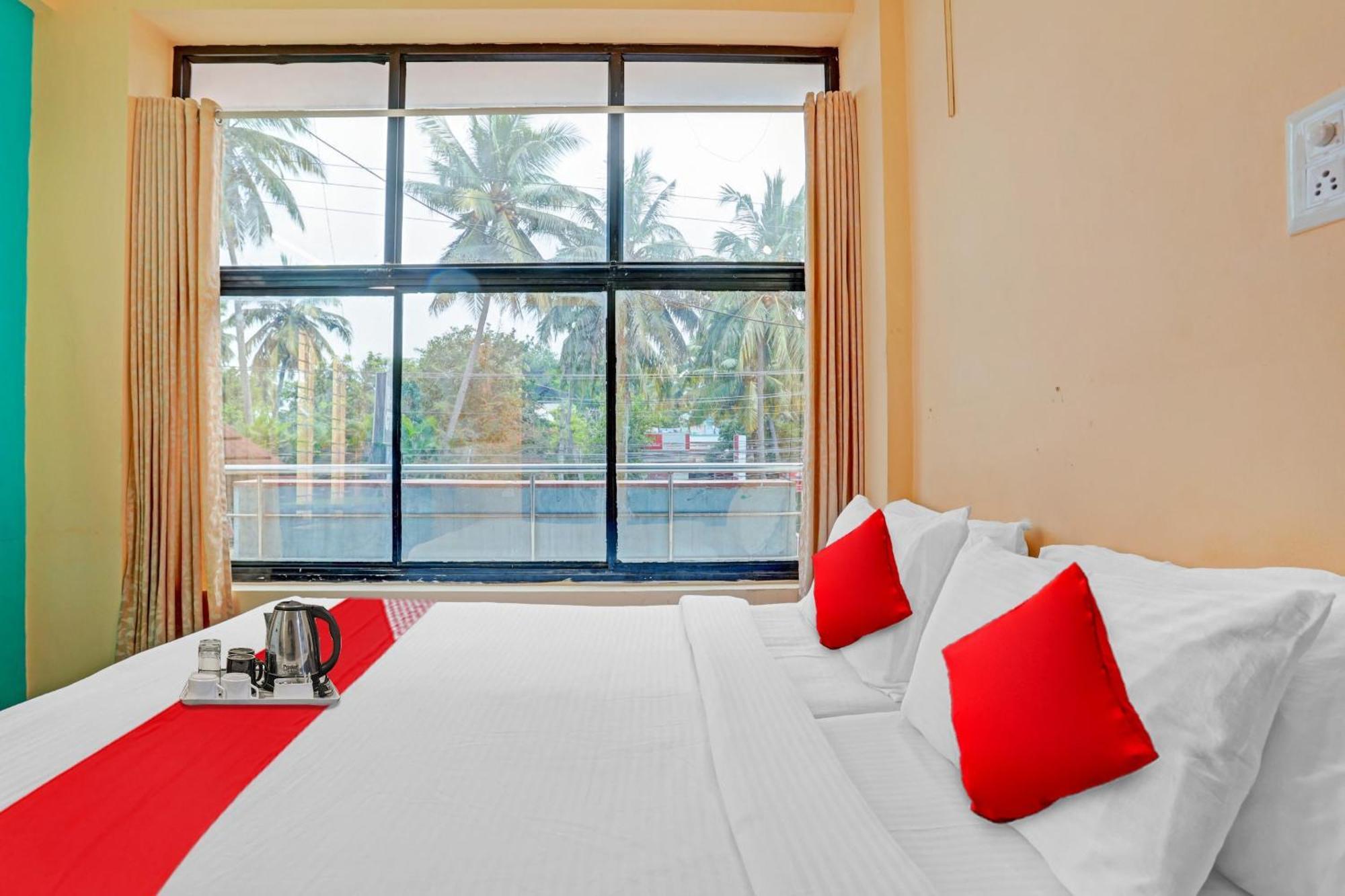 Spot On The New View Regency Hotel Thiruvananthapuram Kültér fotó