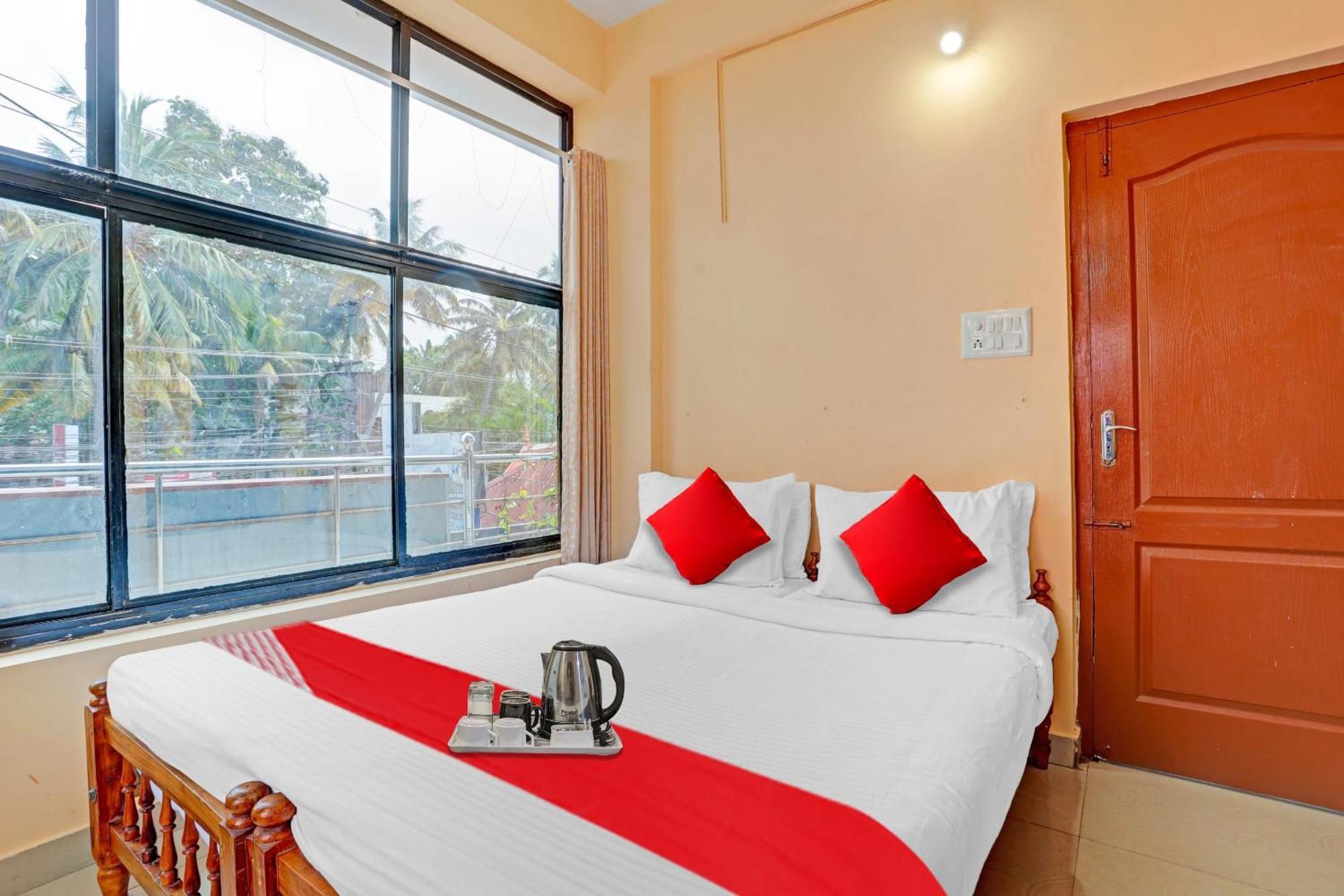 Spot On The New View Regency Hotel Thiruvananthapuram Kültér fotó