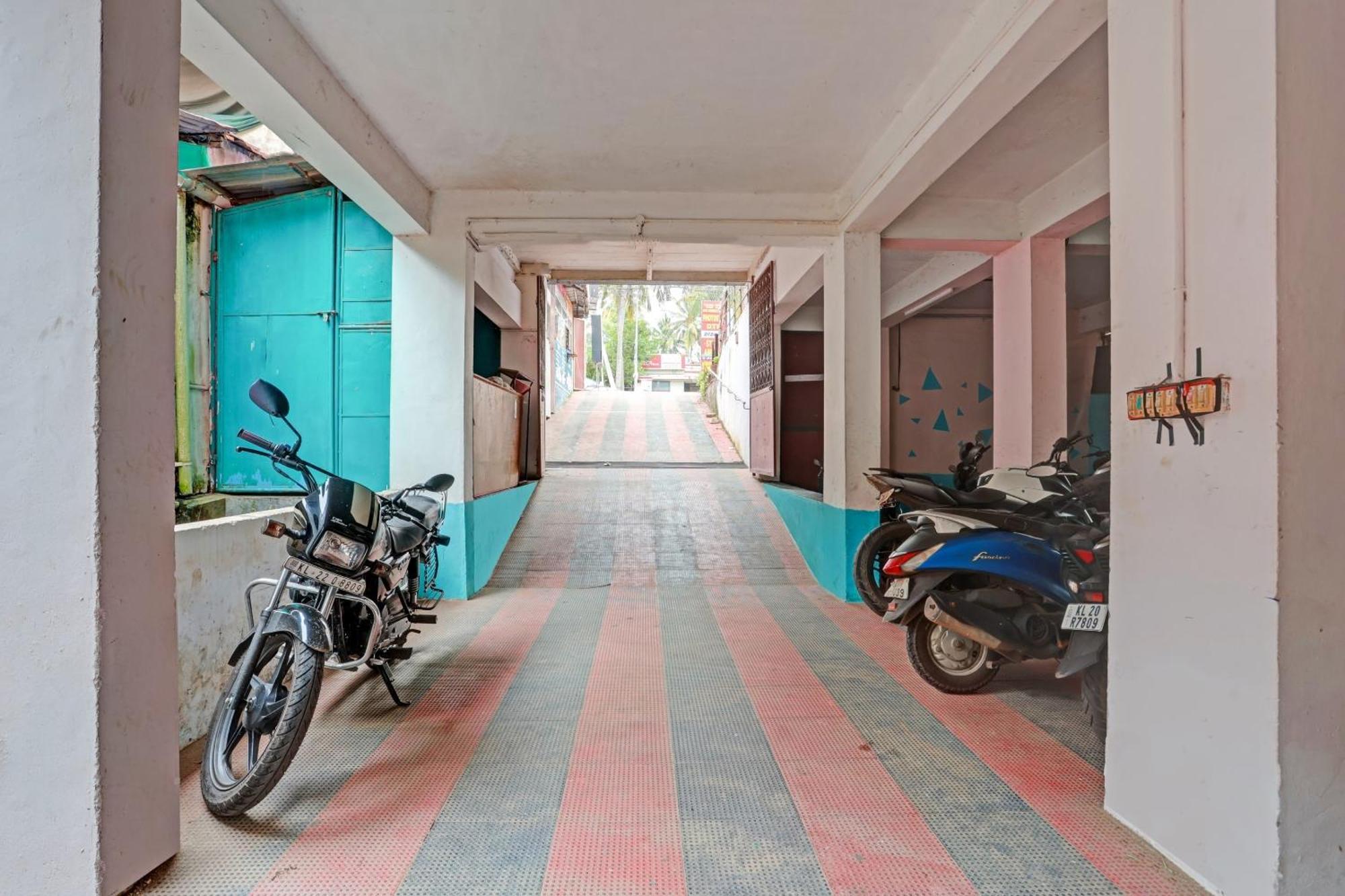 Spot On The New View Regency Hotel Thiruvananthapuram Kültér fotó