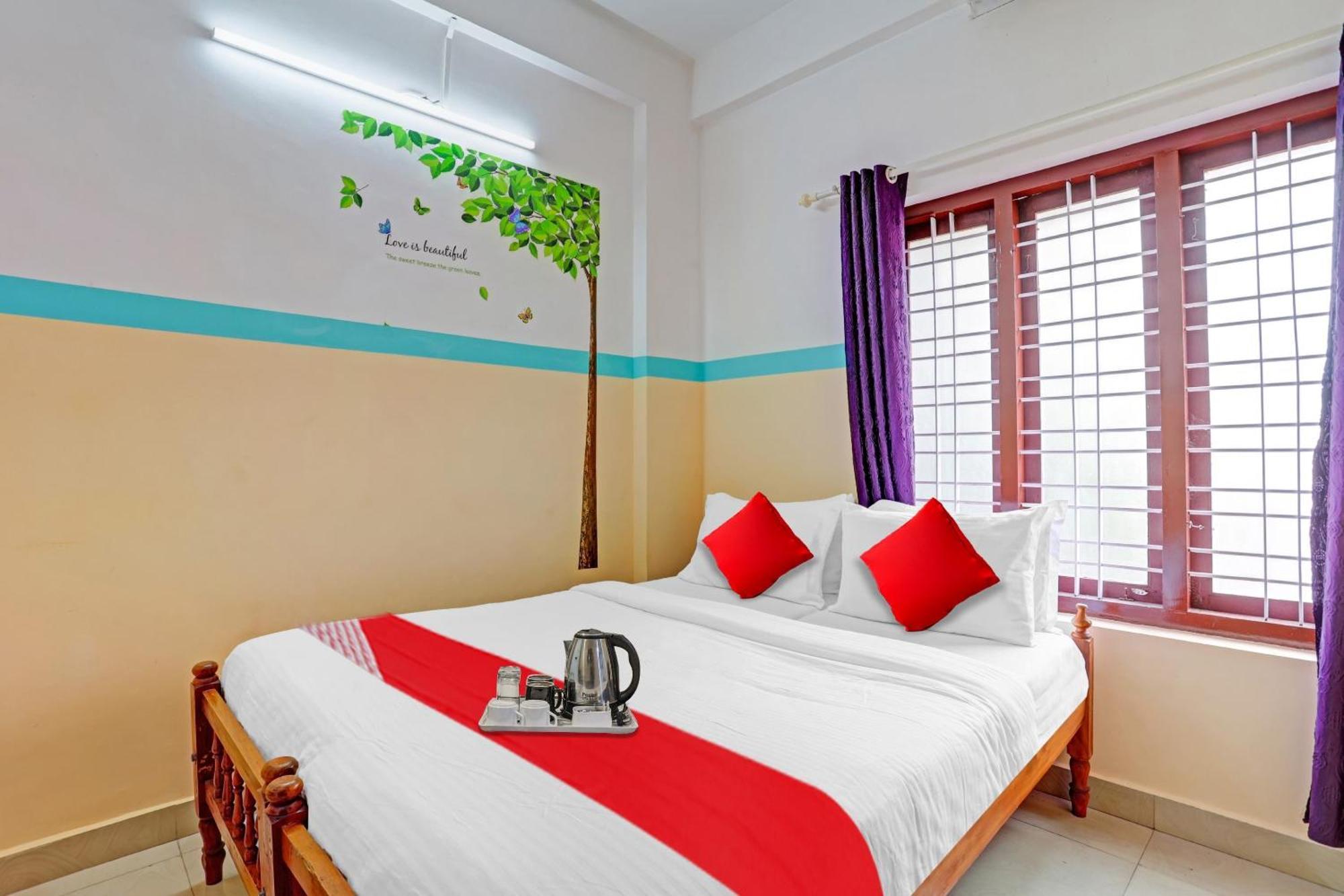 Spot On The New View Regency Hotel Thiruvananthapuram Kültér fotó