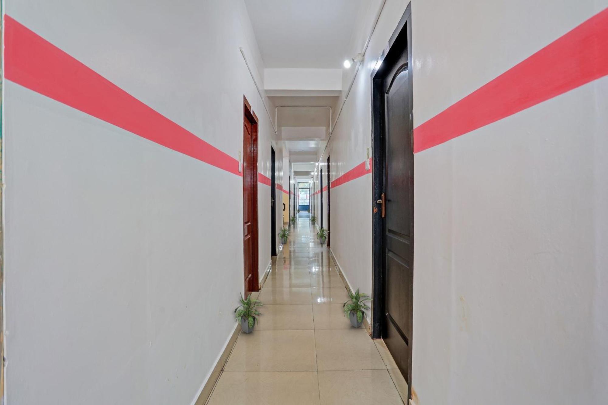 Spot On The New View Regency Hotel Thiruvananthapuram Kültér fotó