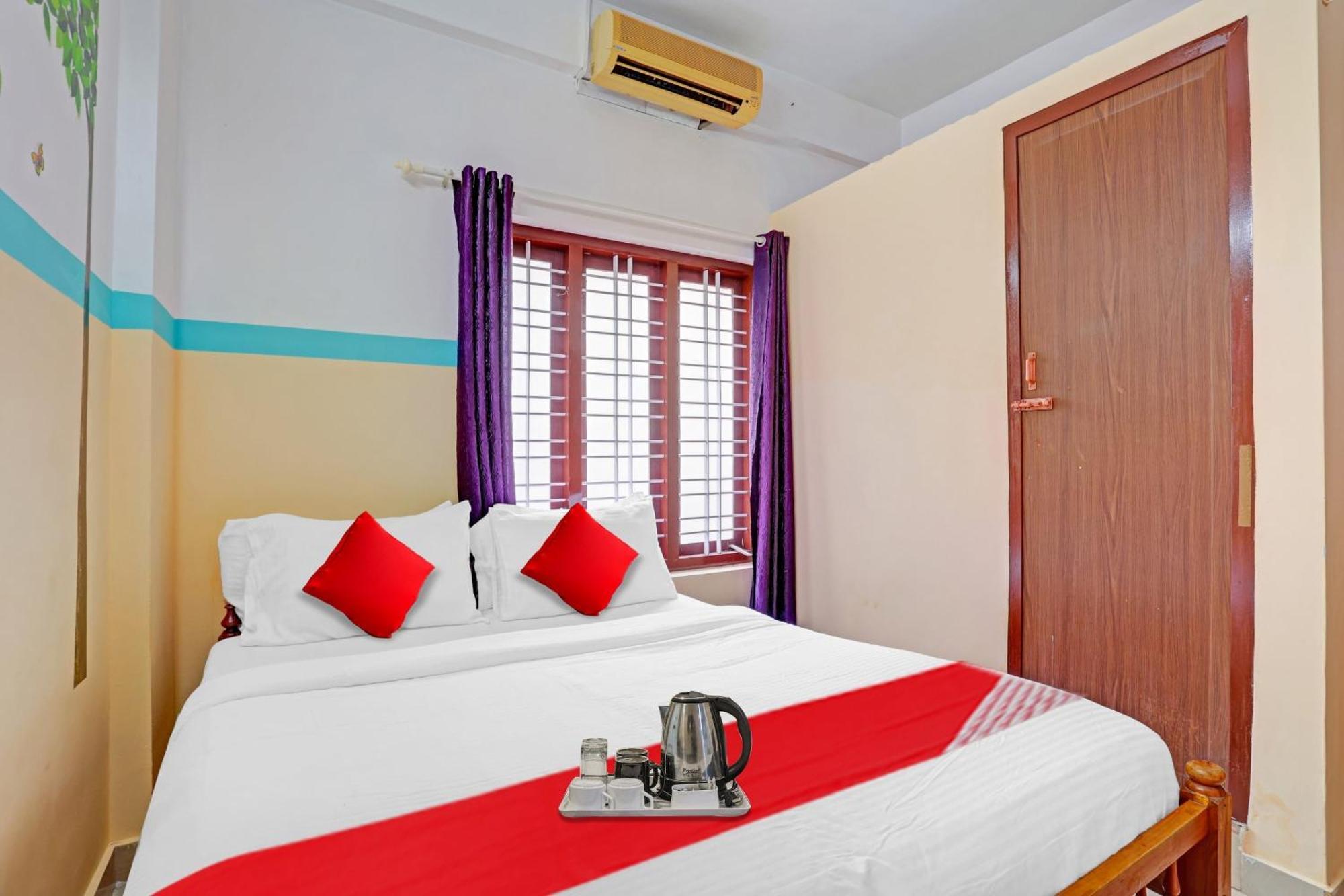 Spot On The New View Regency Hotel Thiruvananthapuram Kültér fotó