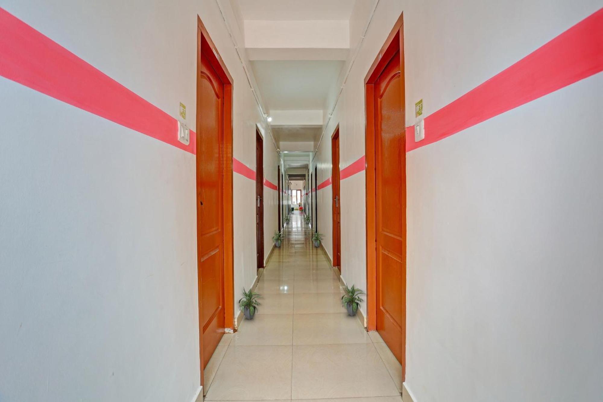 Spot On The New View Regency Hotel Thiruvananthapuram Kültér fotó